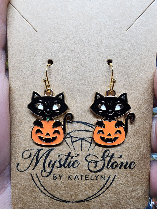 Gold plated cat in jack-o-lantern charm style earrings